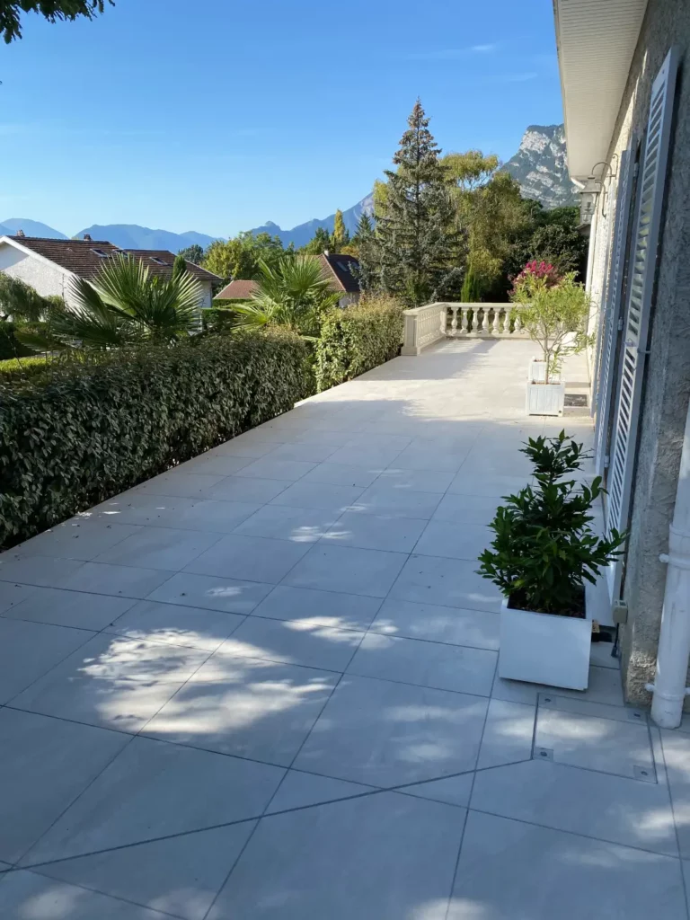 roi-de-carreaux-pose-de-carrelage-exterieurs-ete