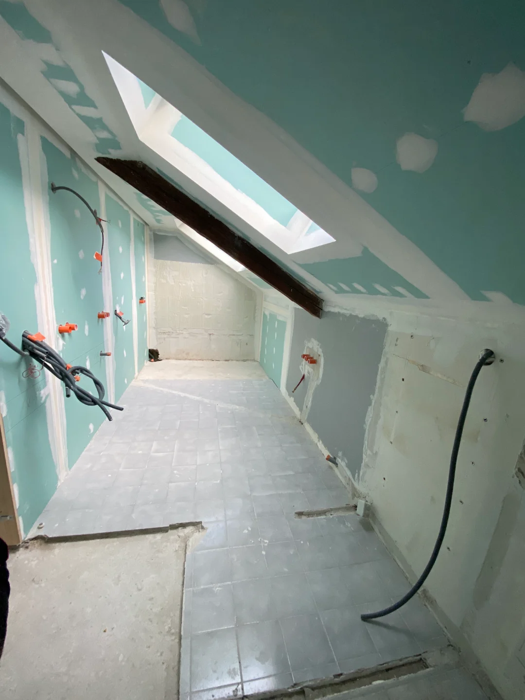 roi-de-carreaux-pose-de-carrelage-salle-de-baon-avant